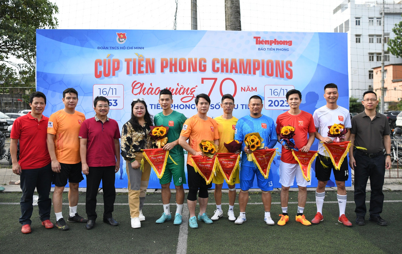 Tham gia lễ khai mạc giải bóng đá trong sáng 21/10 có ông Đặng Đức Thuận - Phó Chánh văn phòng Bộ LĐ-TB&amp;XH; anh Hoàng Đức Nam - Bí thư Đoàn cơ quan Trung ương đoàn; Ông Nguyễn Anh Tuấn - Giám đốc Công ty cổ phần phát triển KCN Viglacera Yên Mỹ; Ông Phạm Văn Đông - Phó Giám đốc Công ty cổ phần phát triển KCN Viglacera Yên Mỹ; Bà Đào Thanh Hương - Chủ tịch Công đoàn Bim Group; Nhà báo Vũ Tiến - Phó Bí thư Đảng ủy , Phó Tổng Biên tập báo Tiền Phong; Nhà báo Lê Minh Tuấn - Chủ tịch Công đoàn báo Tiền Phong...