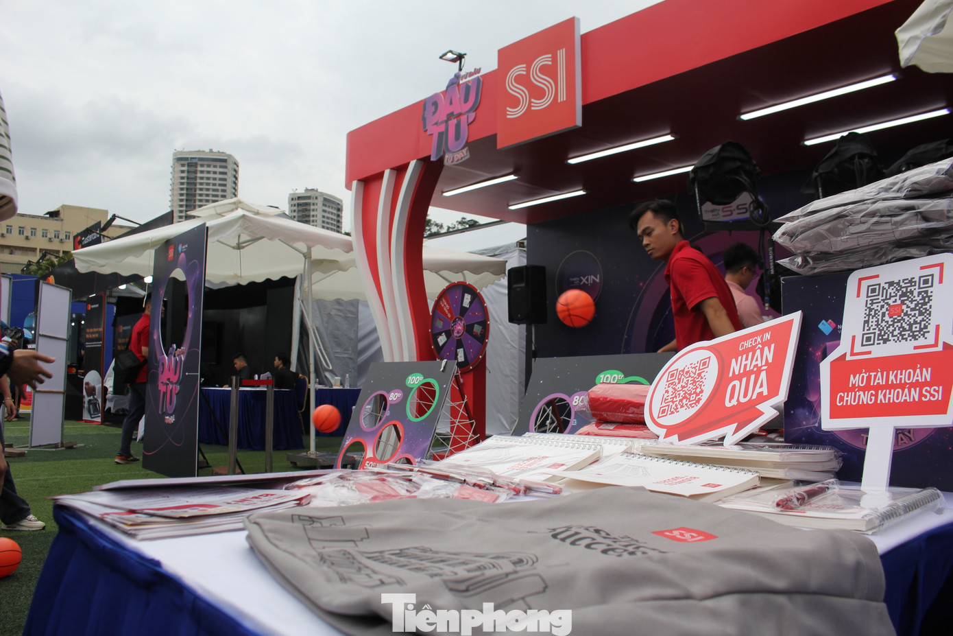 Thiên hà Chất: mang đến loạt game tương tác thú vị với hàng trăm phần quà bất ngờ, từ bộ tặng phẩm độc quyền SSI đến các voucher giá trị hay đặc biệt là khóa học đầu tư độc quyền cùng các chuyên gia. Thiên hà Chất: mang đến loạt game tương tác thú vị với hàng trăm phần quà bất ngờ, từ bộ tặng phẩm độc quyền SSI đến các voucher giá trị hay đặc biệt là khóa học đầu tư độc quyền cùng các chuyên gia.