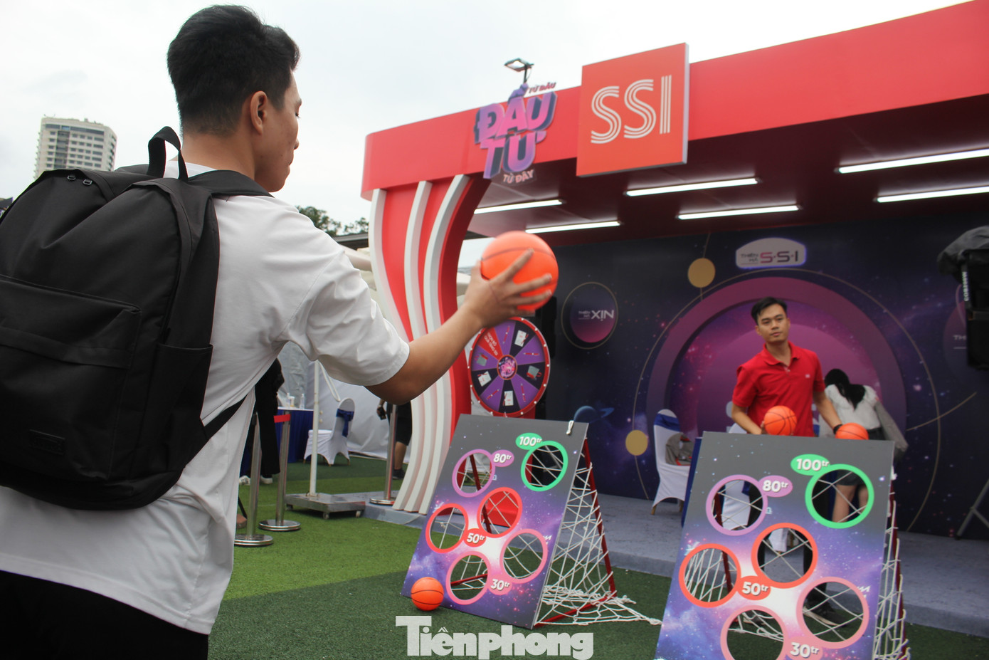 Theo đại diện SSI, SSI thấu hiểu những mối lo tài chính của các bạn trẻ, và rằng mọi dự định cho tương lai đều cần nền tảng kinh tế tốt. Sứ mệnh của SSI là cung cấp kiến thức, vạch ra lộ trình đầu tư rõ ràng, cũng như chia sẻ cơ hội để các bạn trẻ tự tin xây dựng tài chính cá nhân cho tương lai. Theo đại diện SSI, SSI thấu hiểu những mối lo tài chính của các bạn trẻ, và rằng mọi dự định cho tương lai đều cần nền tảng kinh tế tốt. Sứ mệnh của SSI là cung cấp kiến thức, vạch ra lộ trình đầu tư rõ ràng, cũng như chia sẻ cơ hội để các bạn trẻ tự tin xây dựng tài chính cá nhân cho tương lai.