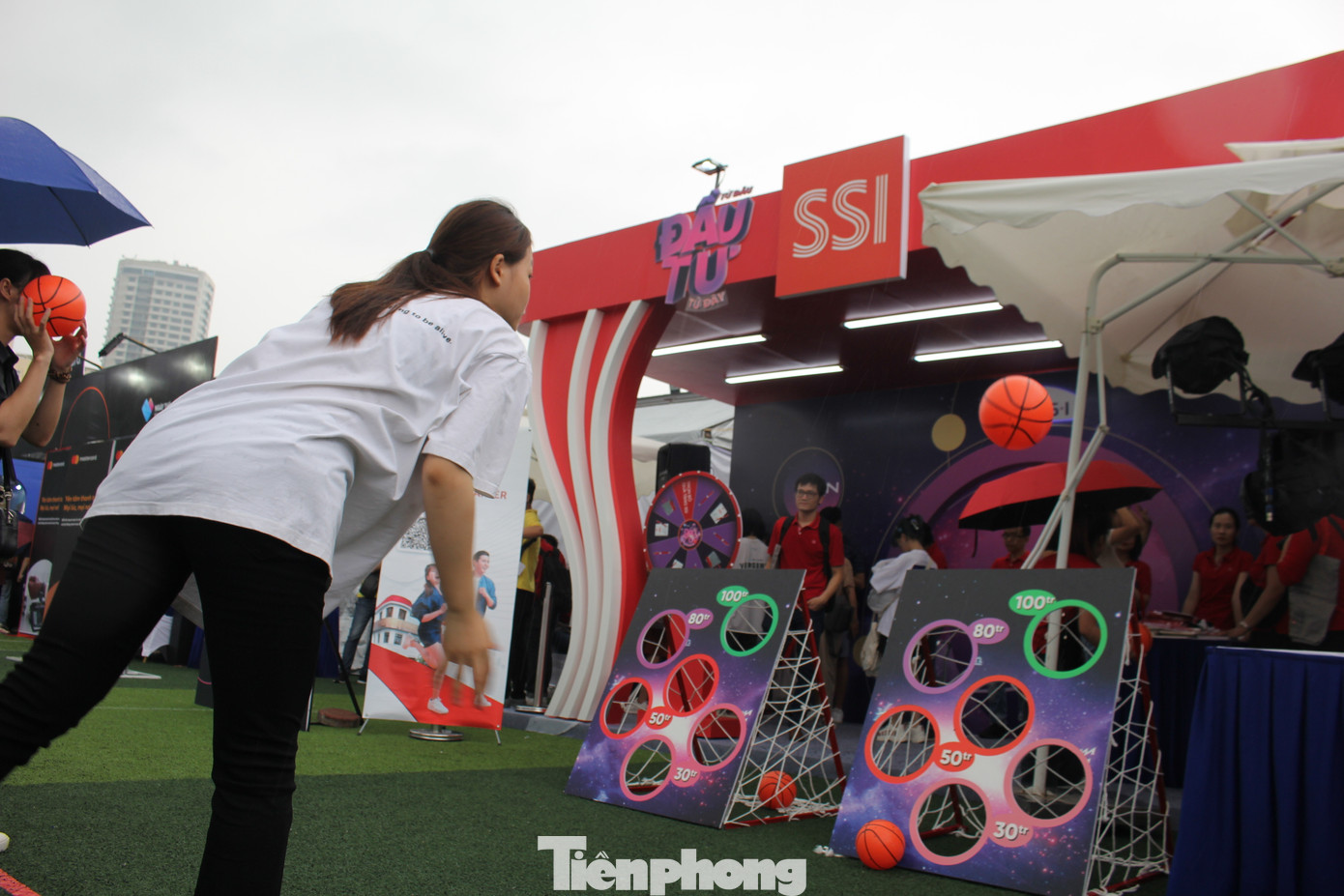 Thiên hà Xịn: xây dựng dành riêng cho các bạn sinh viên muốn phát triển sự nghiệp trong ngành tài chính. Bên cạnh các hoạt động tư vấn, đào tạo hướng nghiệp, SSI còn mang đến 10 suất thực tập đầy hấp dẫn tại công ty (Top 1 Nơi làm việc tốt nhất ngành Dịch vụ Tài chính do Anphabe bình chọn). Thiên hà Xịn: xây dựng dành riêng cho các bạn sinh viên muốn phát triển sự nghiệp trong ngành tài chính. Bên cạnh các hoạt động tư vấn, đào tạo hướng nghiệp, SSI còn mang đến 10 suất thực tập đầy hấp dẫn tại công ty (Top 1 Nơi làm việc tốt nhất ngành Dịch vụ Tài chính do Anphabe bình chọn).