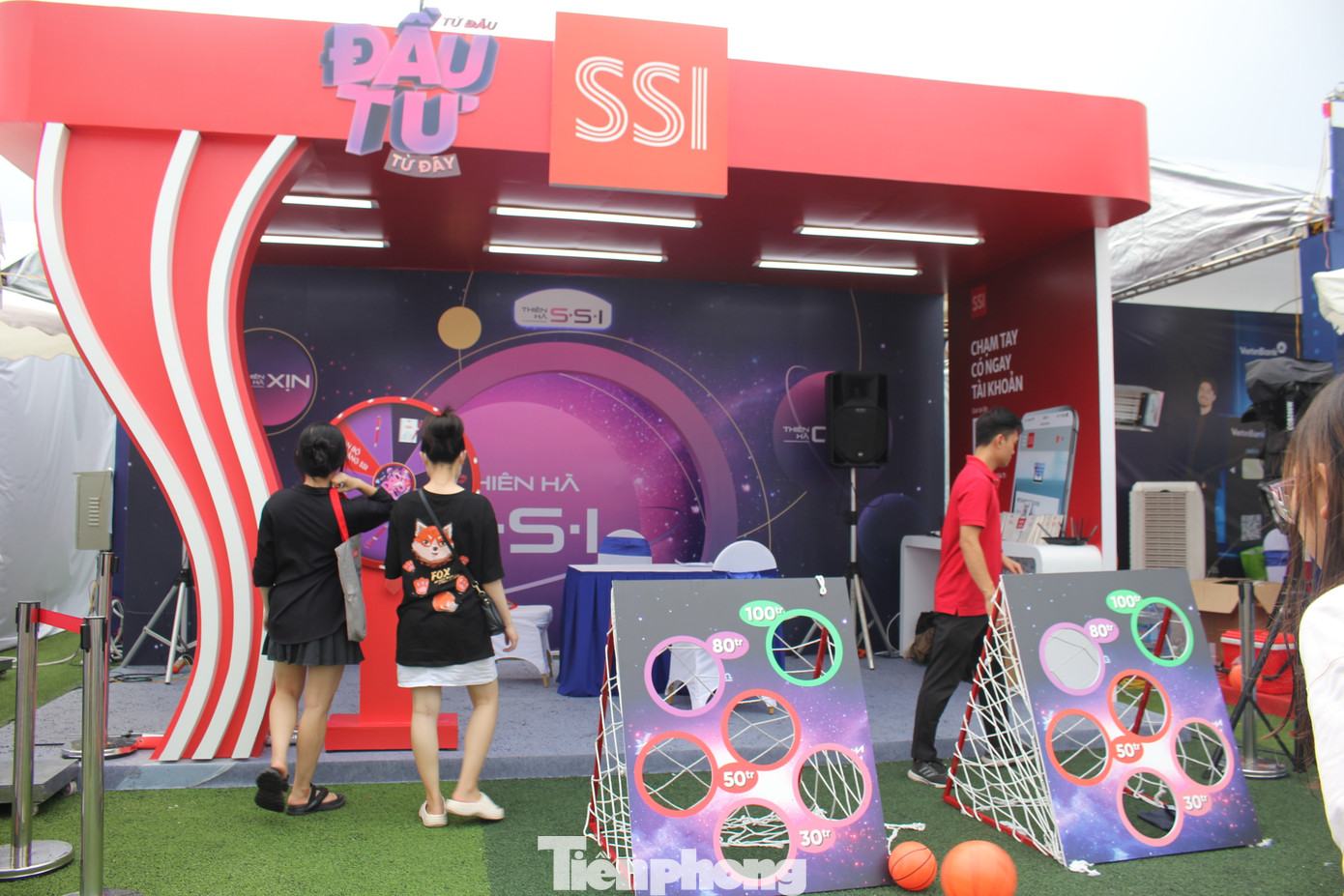 - Thiên hà đầu tư S.S.I (Self – Strength – Inception): sẽ giúp khách hàng khám phá mối liên hệ riêng của bản thân với tài chính cá nhân, xác định khẩu vị và phương pháp đầu tư, khởi động hành trình đầu tư với sự trợ giúp của các chuyên gia tài chính hàng đầu; - Thiên hà đầu tư S.S.I (Self – Strength – Inception): sẽ giúp khách hàng khám phá mối liên hệ riêng của bản thân với tài chính cá nhân, xác định khẩu vị và phương pháp đầu tư, khởi động hành trình đầu tư với sự trợ giúp của các chuyên gia tài chính hàng đầu;