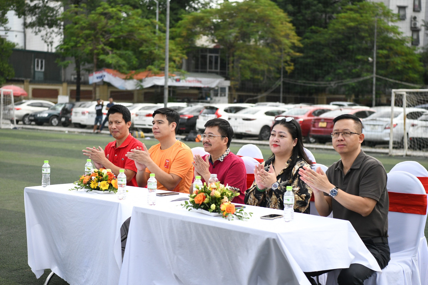 Tham gia lễ khai mạc giải bóng đá trong sáng 21/10 có ông Đặng Đức Thuận - Phó Chánh văn phòng Bộ LĐ-TB&amp;XH; anh Hoàng Đức Nam - Bí thư Đoàn cơ quan Trung ương đoàn; Ông Nguyễn Anh Tuấn - Giám đốc Công ty cổ phần phát triển KCN Viglacera Yên Mỹ; Ông Phạm Văn Đông - Phó Giám đốc Công ty cổ phần phát triển KCN Viglacera Yên Mỹ; Bà Đào Thanh Hương - Chủ tịch Công đoàn Bim Group; Nhà báo Vũ Tiến - Phó Bí thư Đảng ủy , Phó Tổng Biên tập báo Tiền Phong; Nhà báo Lê Minh Tuấn - Chủ tịch Công đoàn báo Tiền Phong...