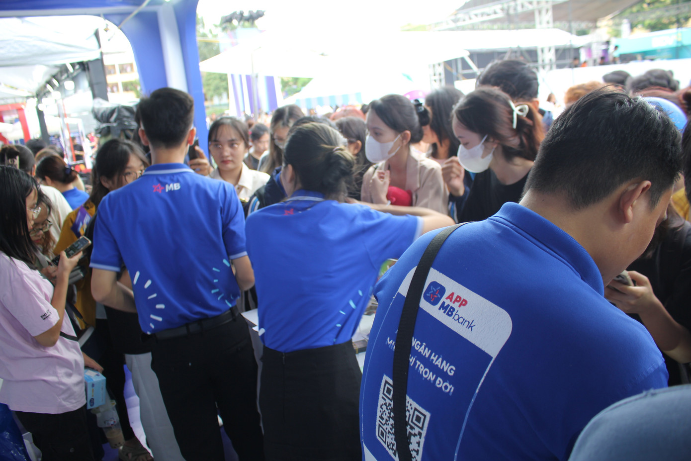 Theo lãnh đạo của MB, mục tiêu của MB không chỉ là một ngân hàng số hóa mà xác định đến năm 2026 trở thành doanh nghiệp số, dựa trên hai nền tảng chính là App MBBank (dành cho khách hàng cá nhân) và BIZ MBBank (dành cho khách hàng doanh nghiệp).