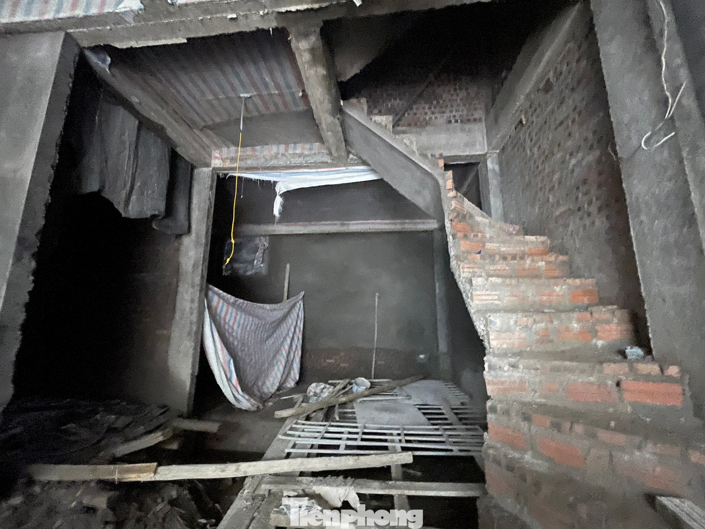 Tại ngách 83/95 đường Tân Triều, 2 tòa nhà của cùng một chủ đầu tư cũng đã xây dựng đến tầng thứ 7.