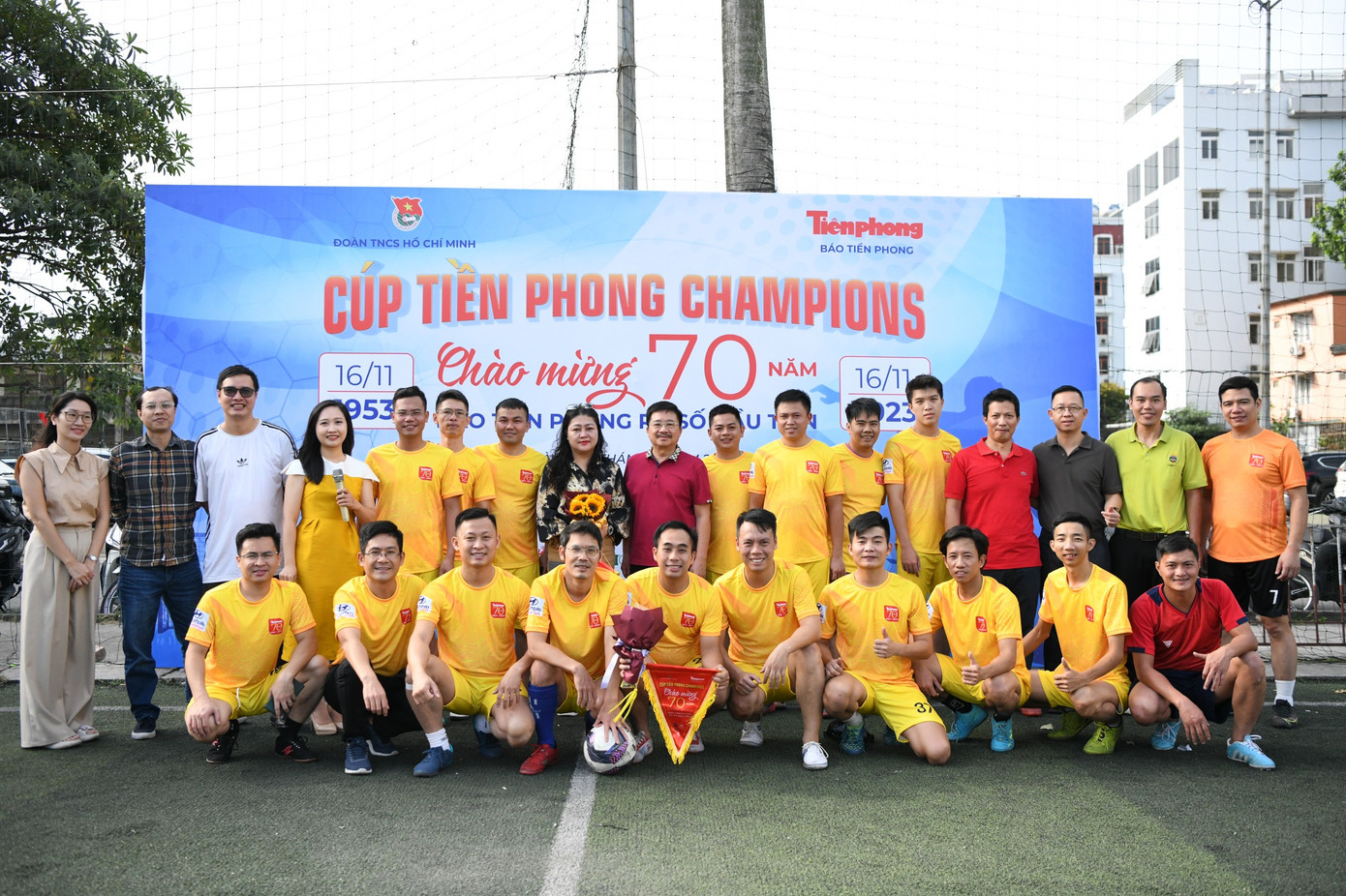 Nằm trong chuỗi chương trình chào mừng 70 năm Báo Tiền Phong ra số đầu tiên (ngày 16/11/1953 – ngày 16/11/2023), Đoàn cơ sở báo Tiền Phong đã tổ chức Giải bóng đá chào mừng tranh cúp Tiền Phong Champions.