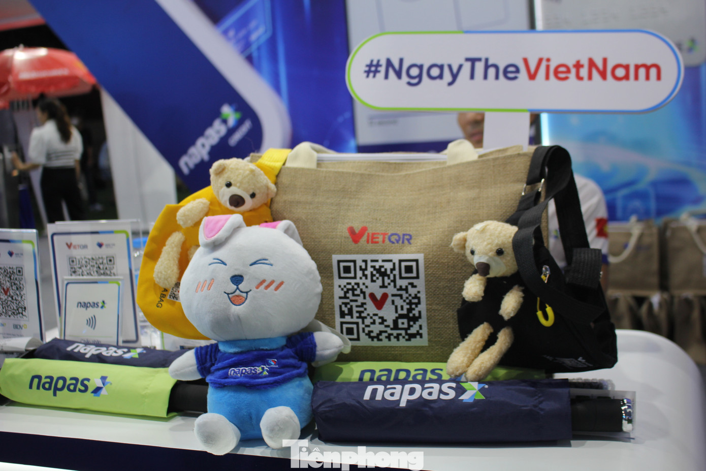 Tại sự kiện Ngày thẻ Việt Nam 2023 - Sóng Festival lần này, NAPAS chuẩn bị rất nhiều phần quà hấp dẫn và thiết thực dành tặng các bạn trẻ đến gian hàng trải nghiệm. Tại sự kiện Ngày thẻ Việt Nam 2023 - Sóng Festival lần này, NAPAS chuẩn bị rất nhiều phần quà hấp dẫn và thiết thực dành tặng các bạn trẻ đến gian hàng trải nghiệm.