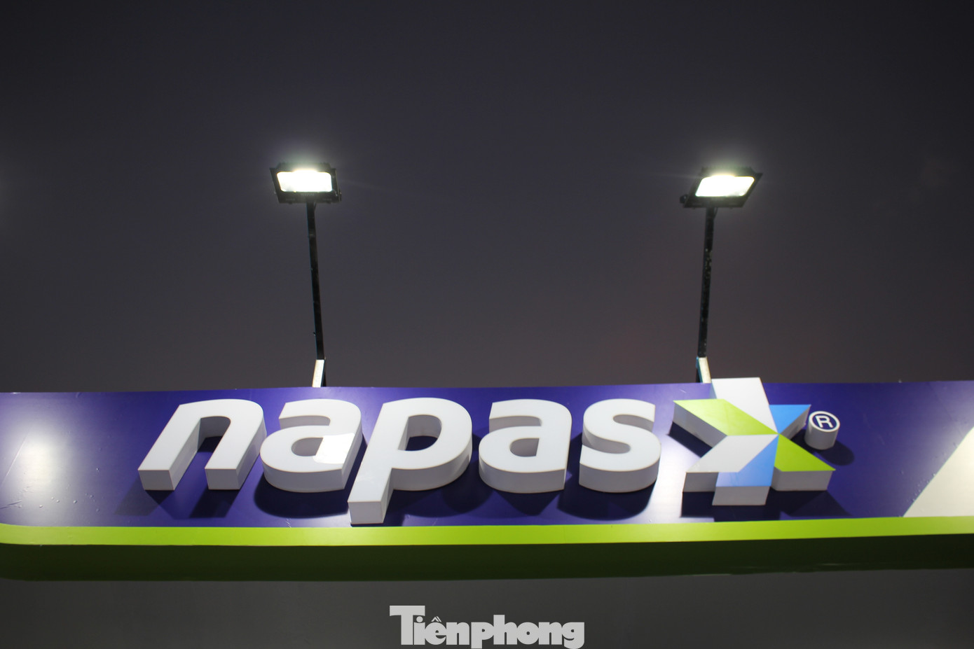 Đối diện gian hàng của Vietcombank là “đại bản doanh” của NAPAS với điểm nhấn là màu xanh dương. Đối diện gian hàng của Vietcombank là “đại bản doanh” của NAPAS với điểm nhấn là màu xanh dương.