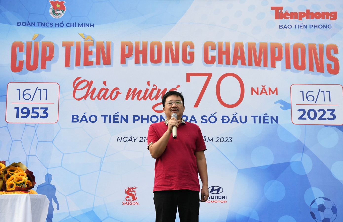 Chia sẻ tại lễ khai mạc, Nhà báo Vũ Tiến - Phó Bí thư Đảng ủy, Phó Tổng Biên tập báo Tiền Phong cho biết: Trong 2 ngày (21 - 22/10) sẽ diễn ra giải bóng đá tranh tài giữa báo Tiền Phong và các đối tác thân thiết hướng đến kỷ niệm Ngày Báo Tiền Phong ra số đầu tiên. Do đó, Nhà báo Vũ Tiến thay mặt Đảng ủy Báo Tiền Phong gửi lời tri ân đến các nhà tài trợ, các cầu thủ tham gia giải đấu lần này, chúc mùa giải thành công tốt đẹp.