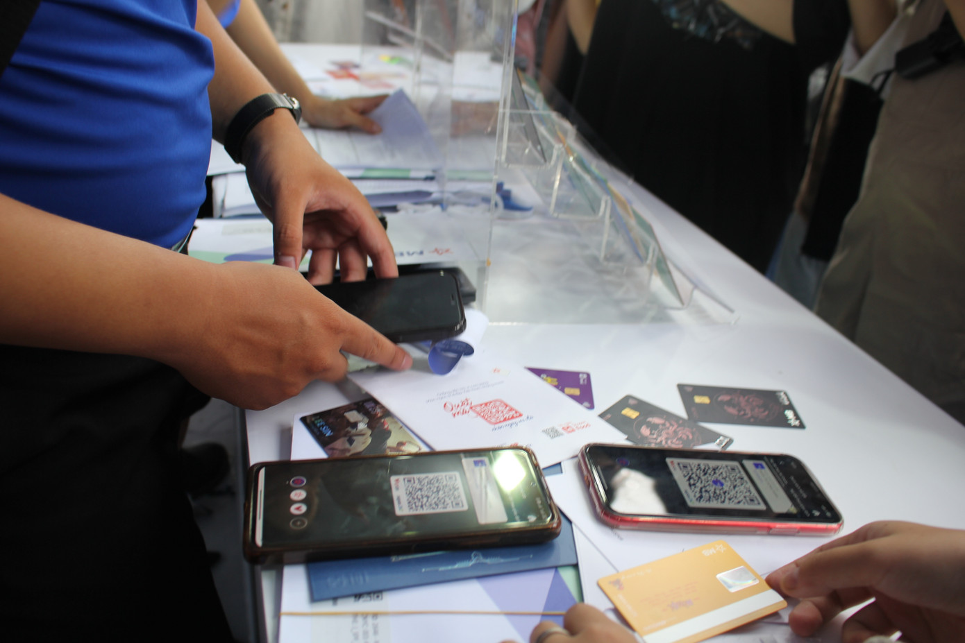 Hiện tại, MB được đánh giá là một trong những ngân hàng có tốc độ thu hút khách hàng ấn tượng nhất - lũy kế đến cuối tháng 6/2023 đã có gần 23,5 triệu khách hàng cá nhân và gần 300 nghìn khách hàng doanh nghiệp. Tỷ lệ giao dịch được thực hiện qua kênh số duy trì mức cao, đạt 96%.