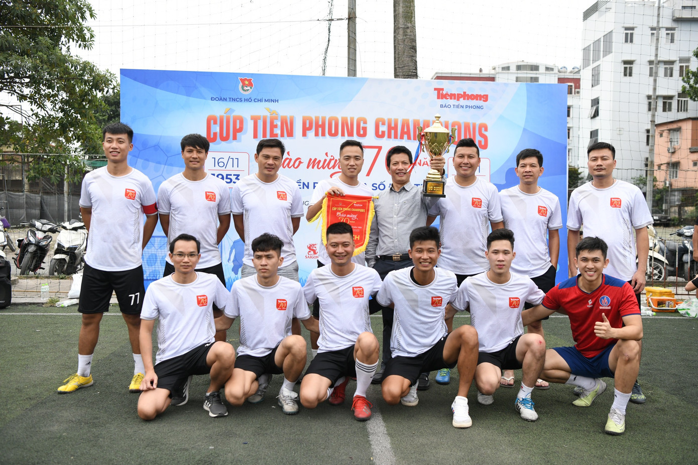Sau 2 ngày tranh tài, Giải bóng đá chào mừng tranh cúp Tiền Phong Champions đã kết thúc tốt đẹp với kết quả đầy ấn tượng. Sau 2 ngày tranh tài, Giải bóng đá chào mừng tranh cúp Tiền Phong Champions đã kết thúc tốt đẹp với kết quả đầy ấn tượng.