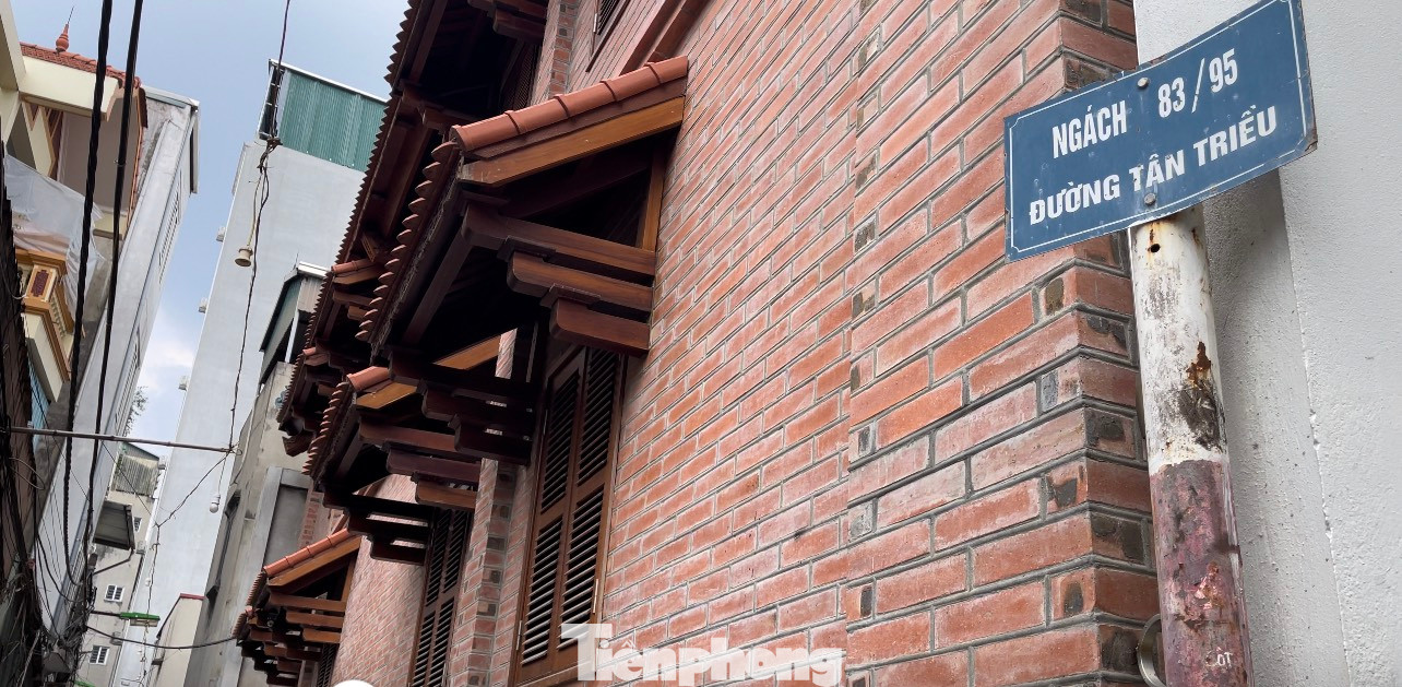 Tại ngách 83/95 đường Tân Triều, 2 tòa nhà của cùng một chủ đầu tư cũng đã xây dựng đến tầng thứ 7.