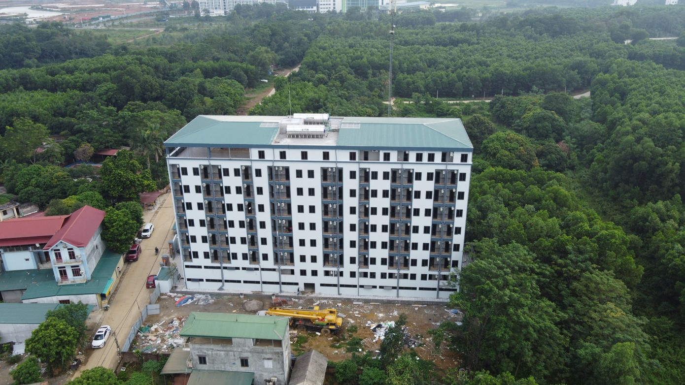 Trước đó, báo Tiền Phong đăng tải bài viết “Phát hiện chung cư mini sai phép với 200 căn hộ ở ngoại thành Hà Nội” phản ánh về việc trên địa bàn huyện Thạch Thất có nhiều công trình chung cư mini sai phạm như xây sai phép, sai quy hoạch và không phép chưa được xử lý.