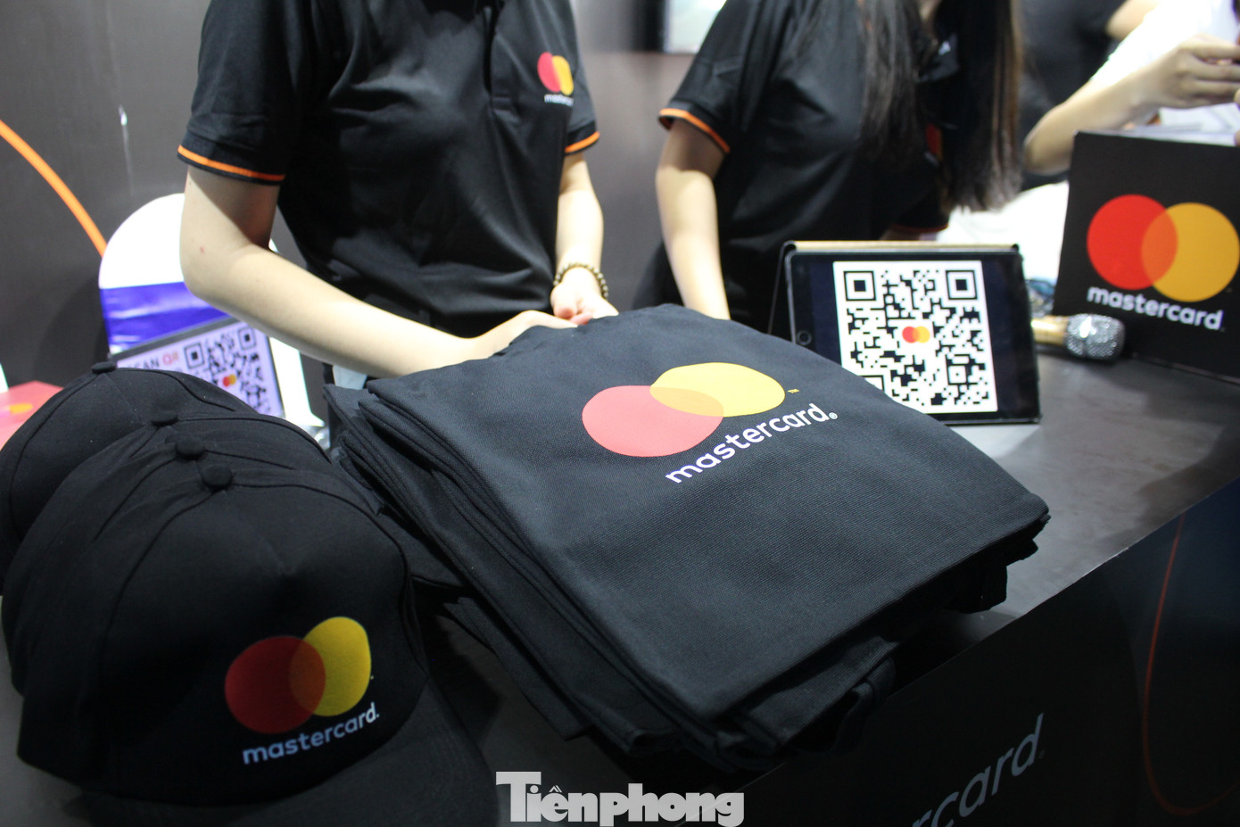 Đặc biệt, đến với gian hàng của Mastercard tại Ngày Thẻ Việt Nam 2023 - Sóng Festival, khách hàng sẽ được tặng những phần quà như mũ, túi có logo của Mastercard hay chụp ảnh 360 độ.