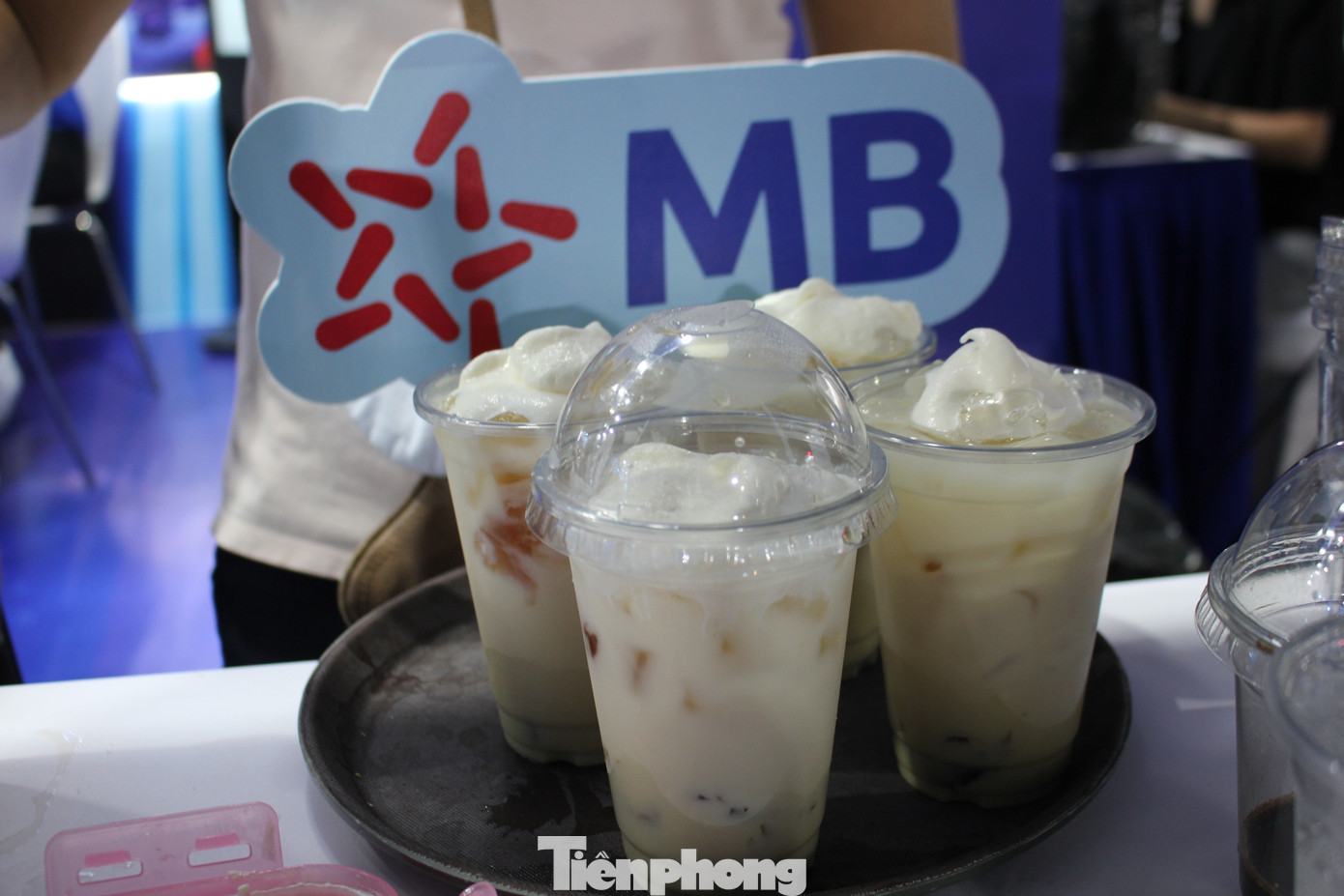 Bên cạnh đó, khách hàng tham gia trải nghiệm sẽ được xoay vòng quay may mắn để nhận những món quà đặc biệt.