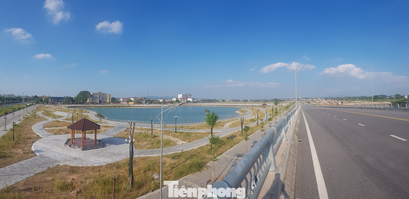 Chủ tịch UBND tỉnh Lê Ánh Dương nhất trí với đề xuất, kiến nghị của huyện Lạng Giang liên quan đến dự án KĐT phía Tây thị trấn Vôi, phía Đông thị trấn Vôi như khoanh lại một phần đất chưa GPMB.