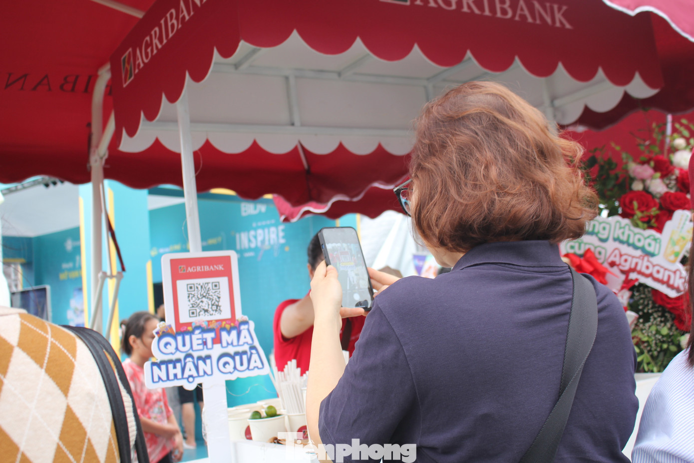 Theo đại diện Agribank, trong buổi sáng ngày đầu sự kiện Ngày thẻ Việt Nam 2023 - Sóng Festival, đã có hơn 700 khách hàng mở tài khoản, đánh giá 5* cho Ngân hàng yêu thích, nhận quà và tham gia trải nghiệm các dịch vụ tại gian hàng.