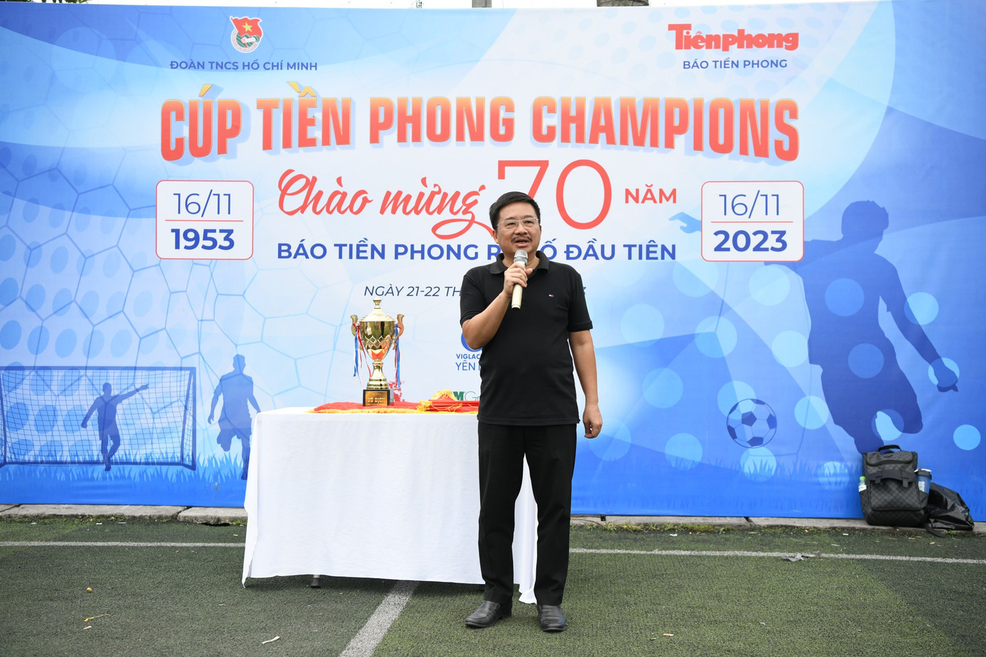 Chia sẻ tại lễ trao giải, Nhà báo Vũ Tiến, Phó Tổng Biên tập Báo Tiền Phong gửi lời cảm ơn đến các đội bóng đã tham gia giải đấu và hi vọng các đội sẽ đồng hành cùng báo Tiền Phong ở những mùa giải sau. Chia sẻ tại lễ trao giải, Nhà báo Vũ Tiến, Phó Tổng Biên tập Báo Tiền Phong gửi lời cảm ơn đến các đội bóng đã tham gia giải đấu và hi vọng các đội sẽ đồng hành cùng báo Tiền Phong ở những mùa giải sau.