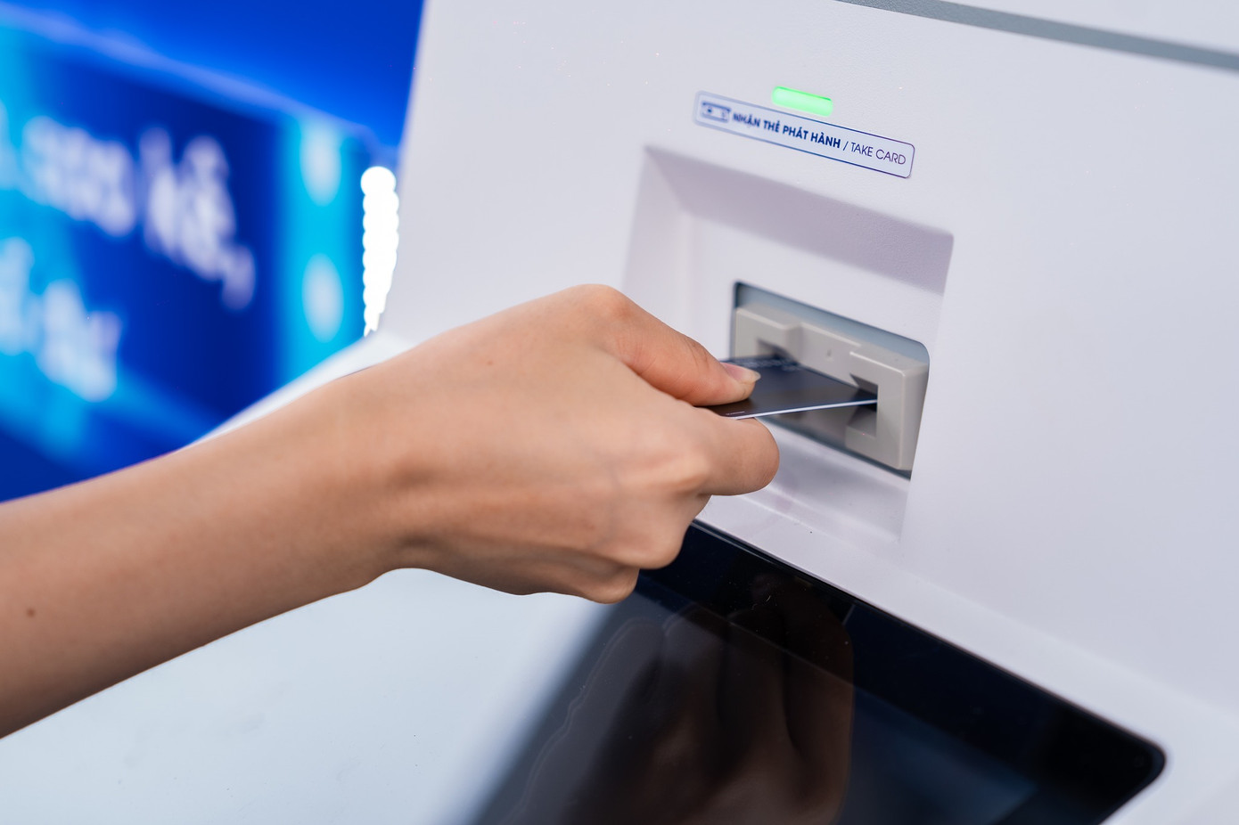 Đến với gian hàng của BVBank tại Ngày Thẻ Việt Nam 2023 - Sóng Festival, bằng việc chỉ sử dụng ứng dụng của ngân hàng là các bạn trẻ có thể giao dịch hầu hết các giao dịch tài chính thông qua việc quét mã QR, dễ dàng quản lý chi tiêu.