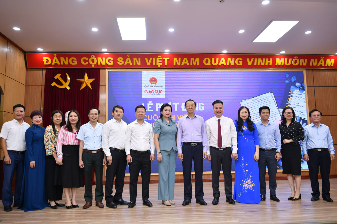 Thứ trưởng Phạm Ngọc Thưởng và các đại biểu tham dự buổi Lễ chụp ảnh lưu niệm. ảnh 8 Thứ trưởng Phạm Ngọc Thưởng và các đại biểu tham dự buổi Lễ chụp ảnh lưu niệm.
