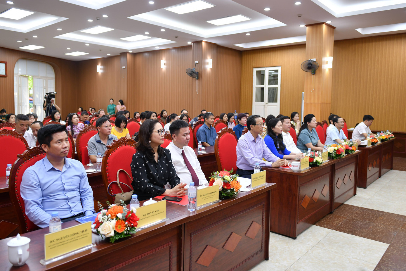 Các đại biểu tham dự buổi Lễ ảnh 2 Các đại biểu tham dự buổi Lễ