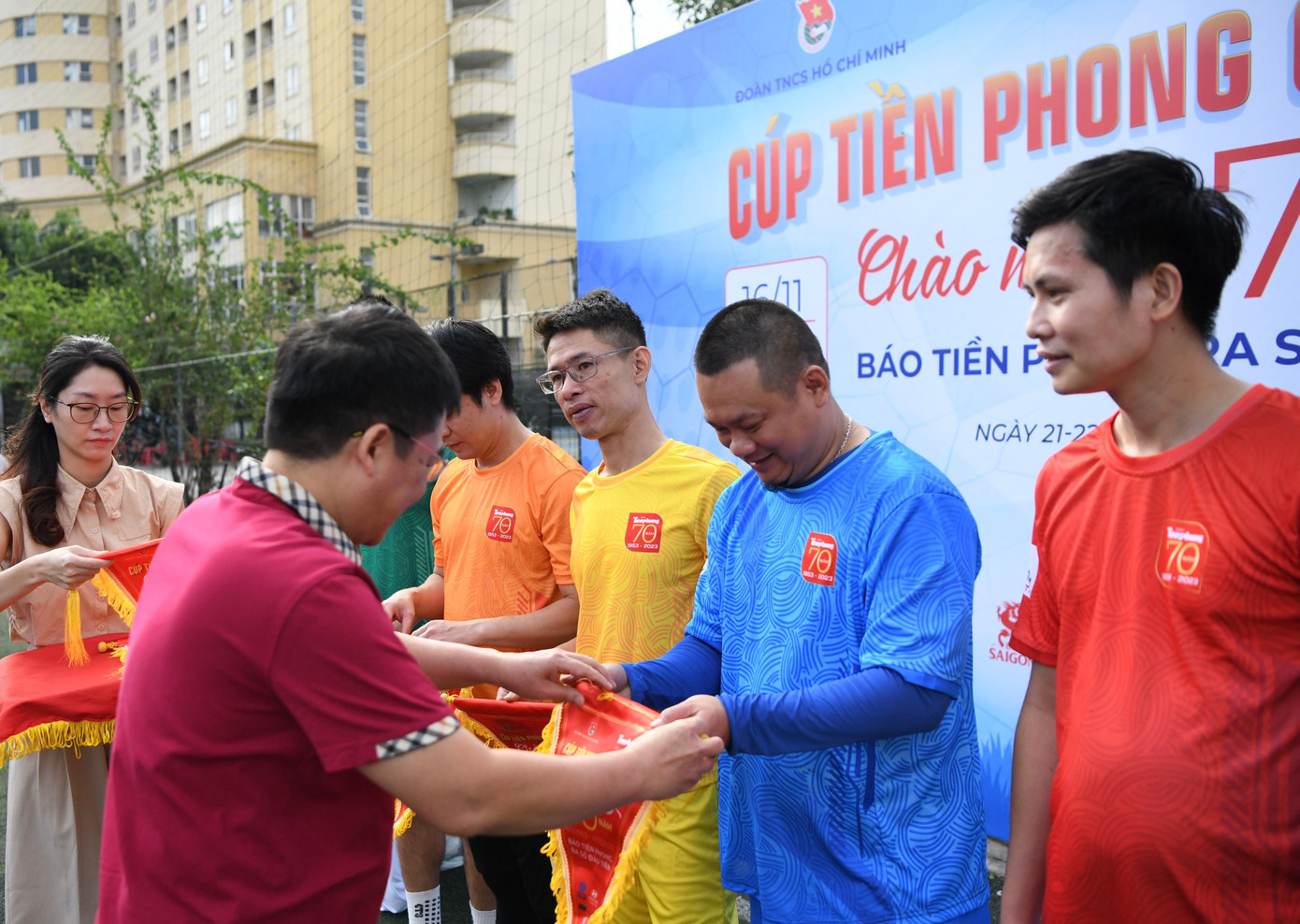 Chia sẻ tại lễ khai mạc, Nhà báo Vũ Tiến - Phó Bí thư Đảng ủy, Phó Tổng Biên tập báo Tiền Phong cho biết: Trong 2 ngày (21 - 22/10) sẽ diễn ra giải bóng đá tranh tài giữa báo Tiền Phong và các đối tác thân thiết hướng đến kỷ niệm Ngày Báo Tiền Phong ra số đầu tiên. Do đó, Nhà báo Vũ Tiến thay mặt Đảng ủy Báo Tiền Phong gửi lời tri ân đến các nhà tài trợ, các cầu thủ tham gia giải đấu lần này, chúc mùa giải thành công tốt đẹp.