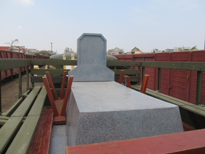 Huyệt mộ đại tướng bằng thủy tinh được bọc sắt