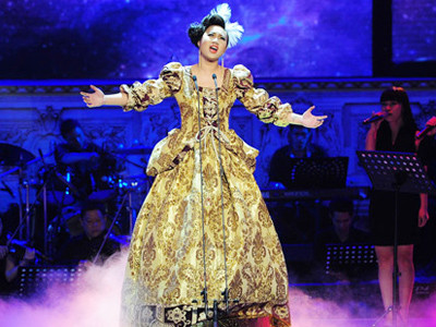 Ca sĩ Khánh Linh trong chương trình 