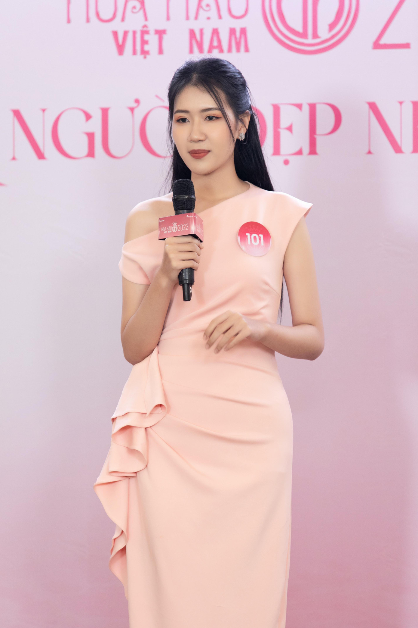 Chương trình được phát sóng vào lúc 20h vào ngày 3 và 4/12 trên các nền tảng gồm: Fanpage Hoa hậu Việt Nam, Báo Tiền Phong; YouTube Sen Vàng Tivi, Tiền Phong Tivi và TikTok Hoa hậu Việt Nam.