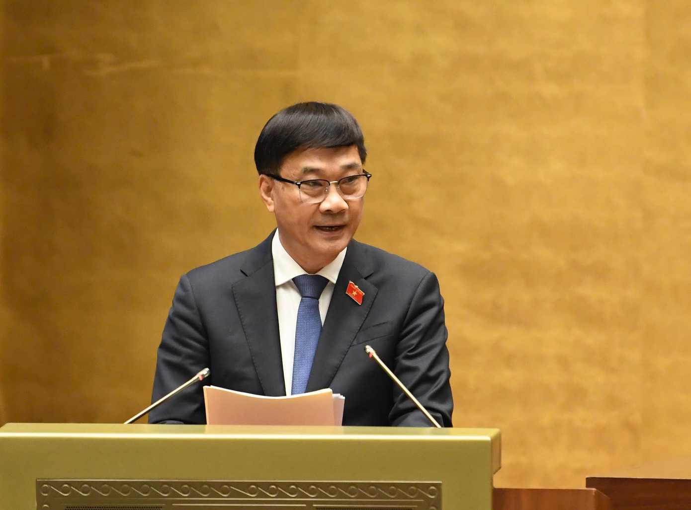 Chủ nhiệm Ủy ban Kinh tế Vũ Hồng Thanh trình bày báo cáo thẩm tra trong phiên khai mạc kỳ họp Quốc hội. Ảnh: Như Ý Chủ nhiệm Ủy ban Kinh tế Vũ Hồng Thanh trình bày báo cáo thẩm tra trong phiên khai mạc kỳ họp Quốc hội. Ảnh: Như Ý