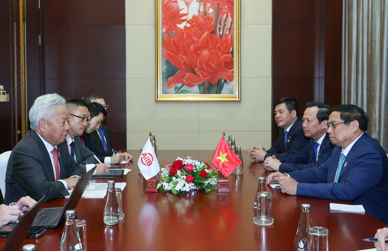 Thủ tướng tiếp Chủ tịch Ngân hàng AIIB Kim Lập Quần.