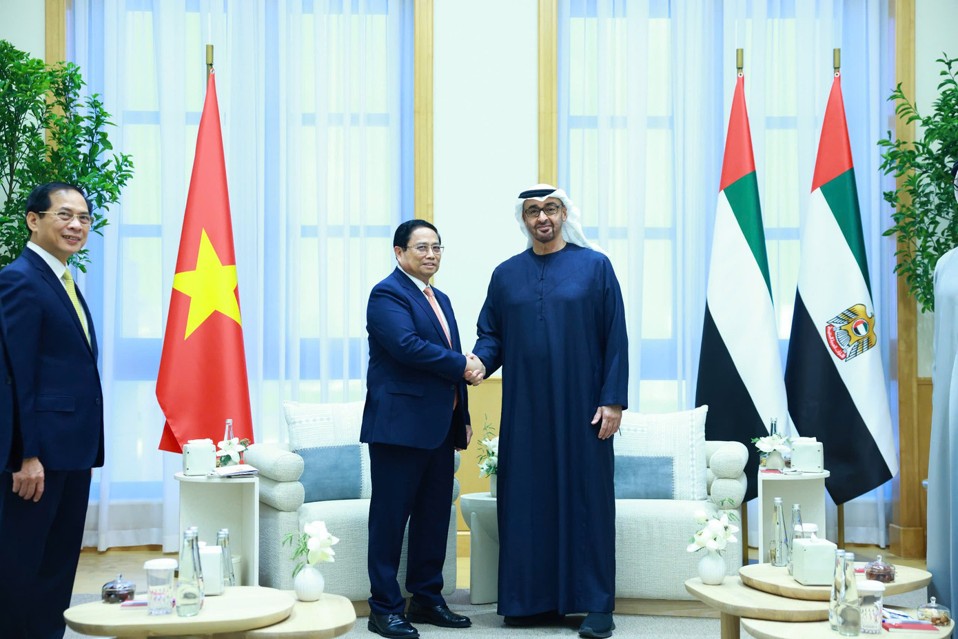 Thủ tướng Phạm Minh Chính và Tổng thống UAE Sheikh Mohammed bin Zayed Al Nahyan. Ảnh: Dương Giang Thủ tướng Phạm Minh Chính và Tổng thống UAE Sheikh Mohammed bin Zayed Al Nahyan. Ảnh: Dương Giang