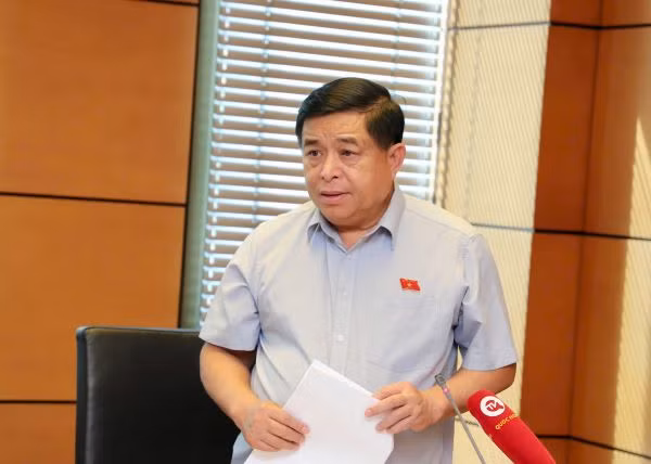 Bộ trưởng Bộ Kế hoạch và Đầu tư Nguyễn Chí Dũng phát biểu tại tổ. Bộ trưởng Bộ Kế hoạch và Đầu tư Nguyễn Chí Dũng phát biểu tại tổ.