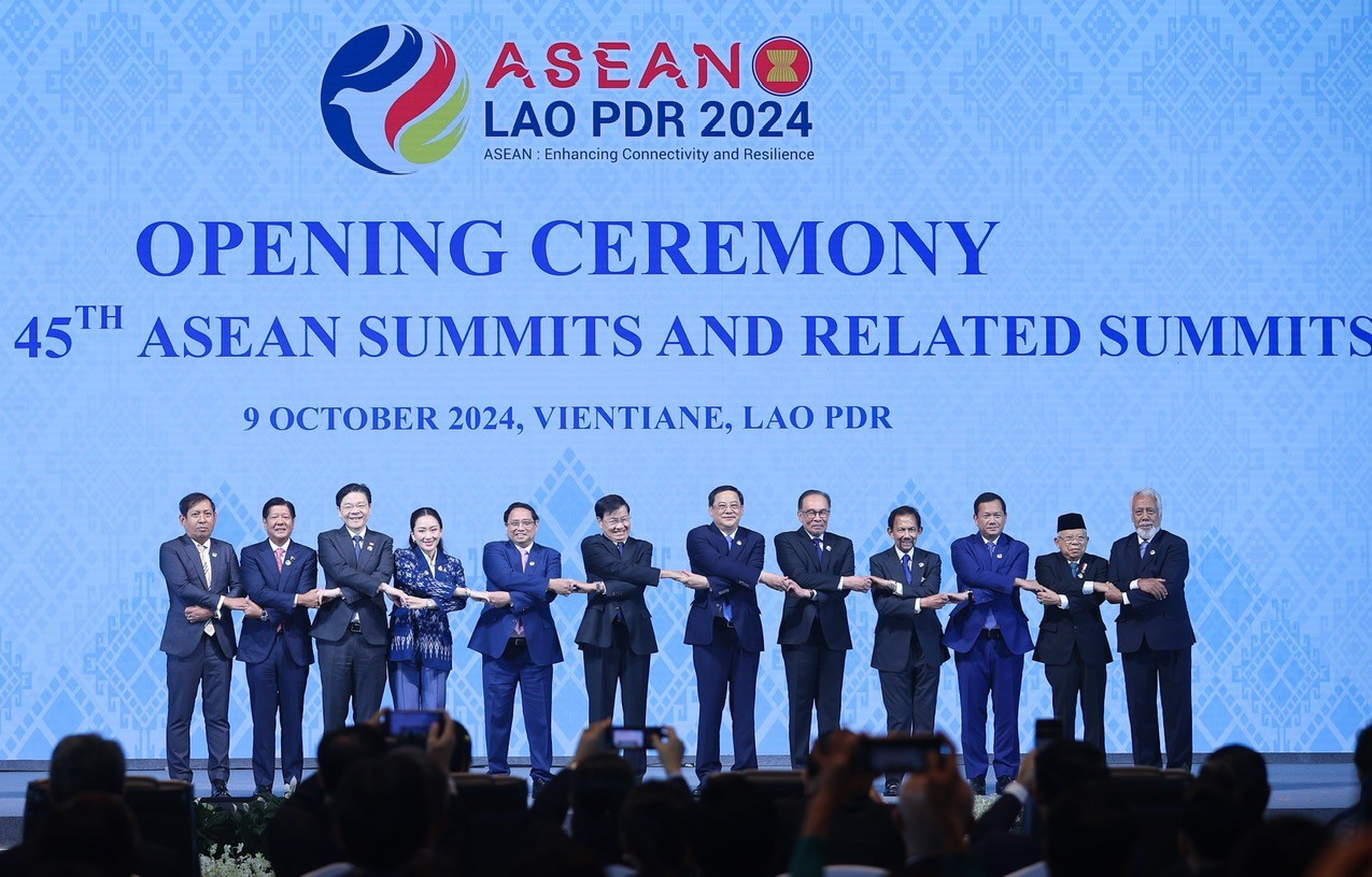 Các nhà lãnh đạo ASEAN chụp ảnh chung tại phiên khai mạc. (Ảnh: Nhật Bắc) Các nhà lãnh đạo ASEAN chụp ảnh chung tại phiên khai mạc. (Ảnh: Nhật Bắc)