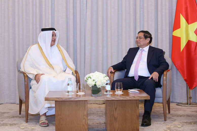 Thủ tướng tiếp Bộ trưởng Thông tin và Công nghệ Truyền thông Qatar Mohammed bin Ali bin Mohammed Al Mannai. Ảnh: Nhật Bắc. Thủ tướng tiếp Bộ trưởng Thông tin và Công nghệ Truyền thông Qatar Mohammed bin Ali bin Mohammed Al Mannai. Ảnh: Nhật Bắc.