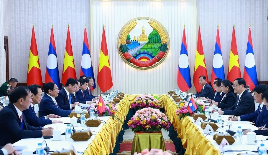 Việt - Lào nhất trí tăng cường kết nối toàn diện hai nền kinh tế. Ảnh: Dương Giang