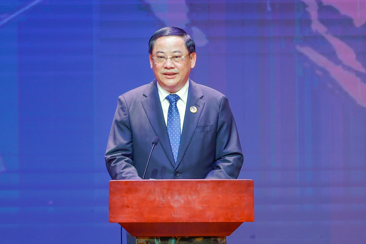 Thủ tướng Lào Sonexay Siphandone phát biểu tại cuộc ăn sáng, giao lưu. Ảnh: Dương Giang.