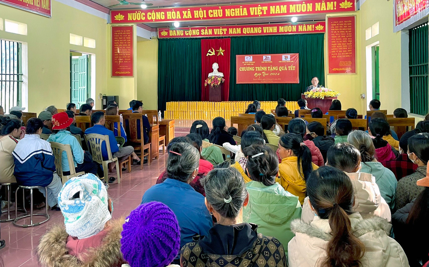 Chương trình tặng quà Tết tại huyện Thạch Thành. Ảnh: Xuân Tùng Chương trình tặng quà Tết tại huyện Thạch Thành. Ảnh: Xuân Tùng