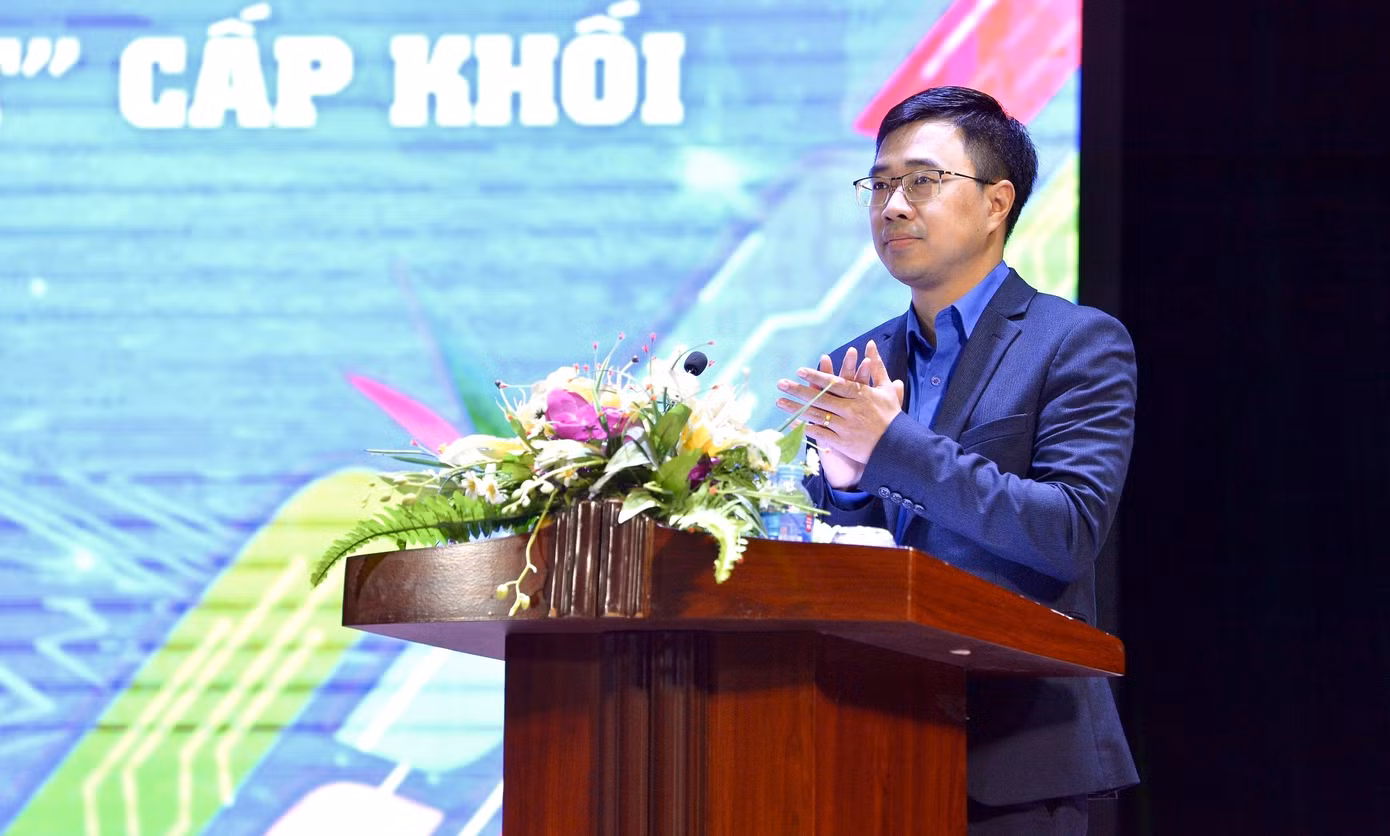 Anh Bùi Hoàng Tùng phát biểu tại chương trình.