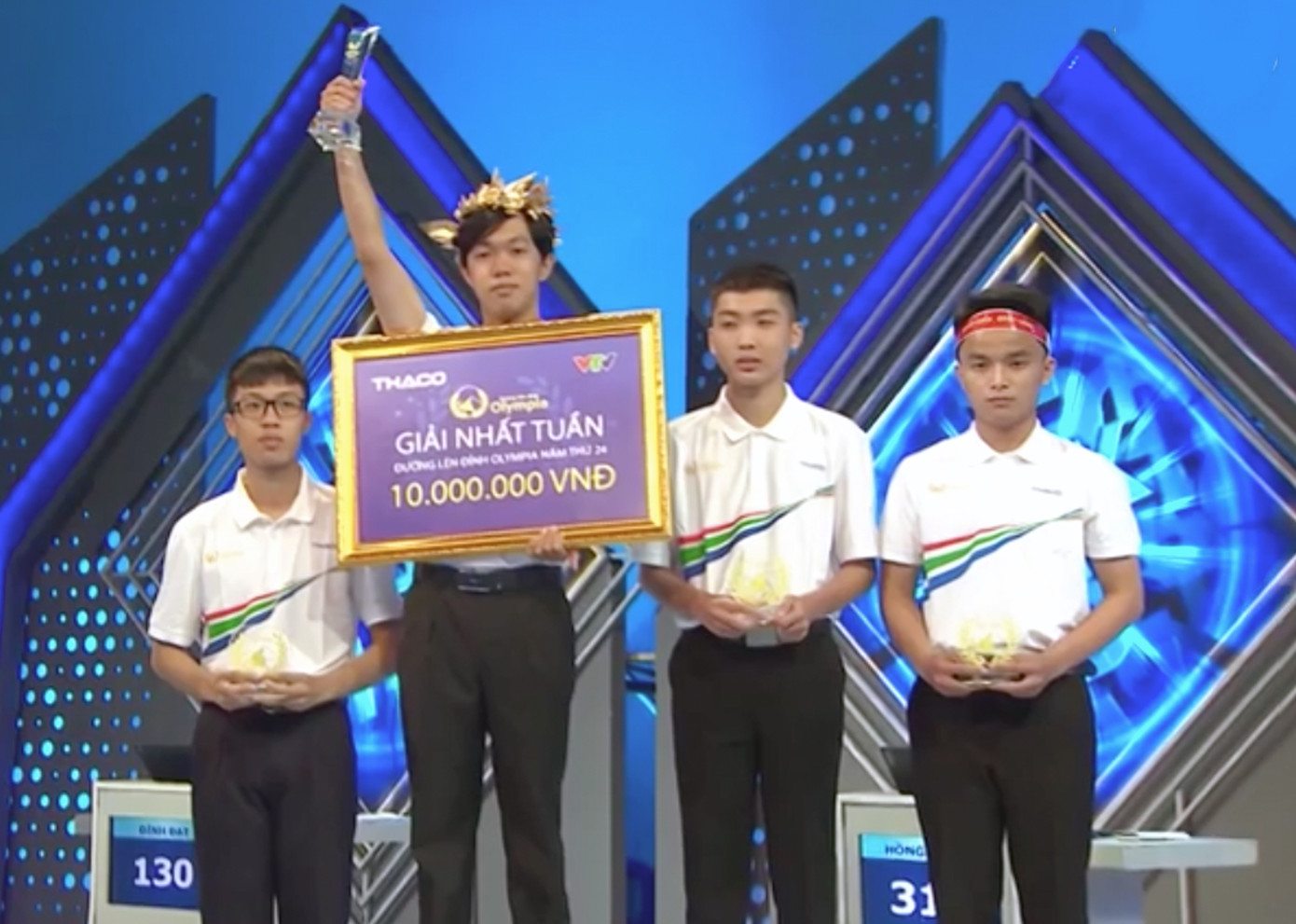 Nam sinh trường THPT chuyên Võ Nguyên Giáp giành vòng nguyệt quế trận tuần 1 tháng 1 quý II. Nam sinh trường THPT chuyên Võ Nguyên Giáp giành vòng nguyệt quế trận tuần 1 tháng 1 quý II.