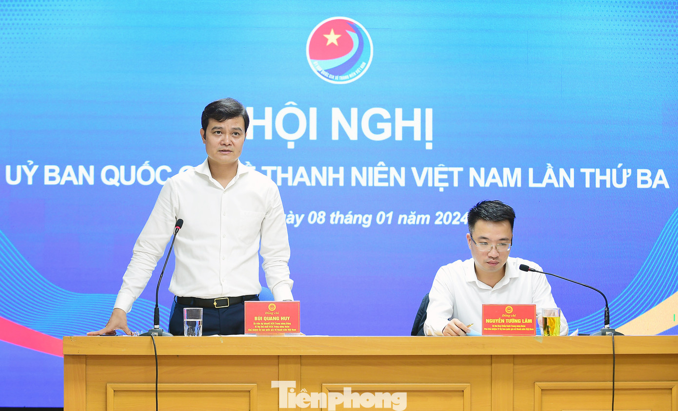 Anh Bùi Quang Huy và anh Nguyễn Tường Lâm chủ trì hội nghị. Ảnh: Xuân Tùng