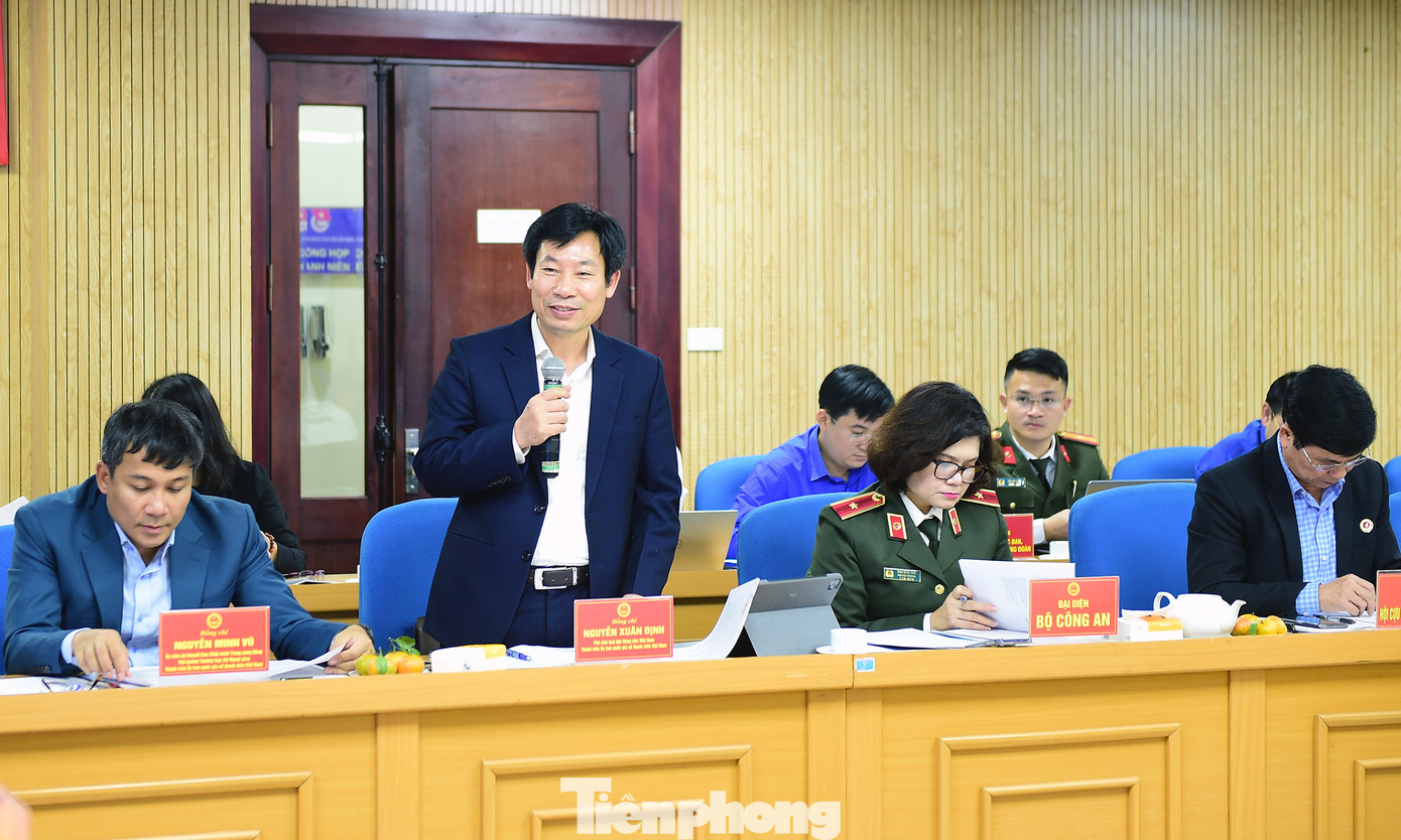 Các đại biểu đóng góp ý kiến, kiến nghị tại hội nghị. Ảnh: Xuân Tùng