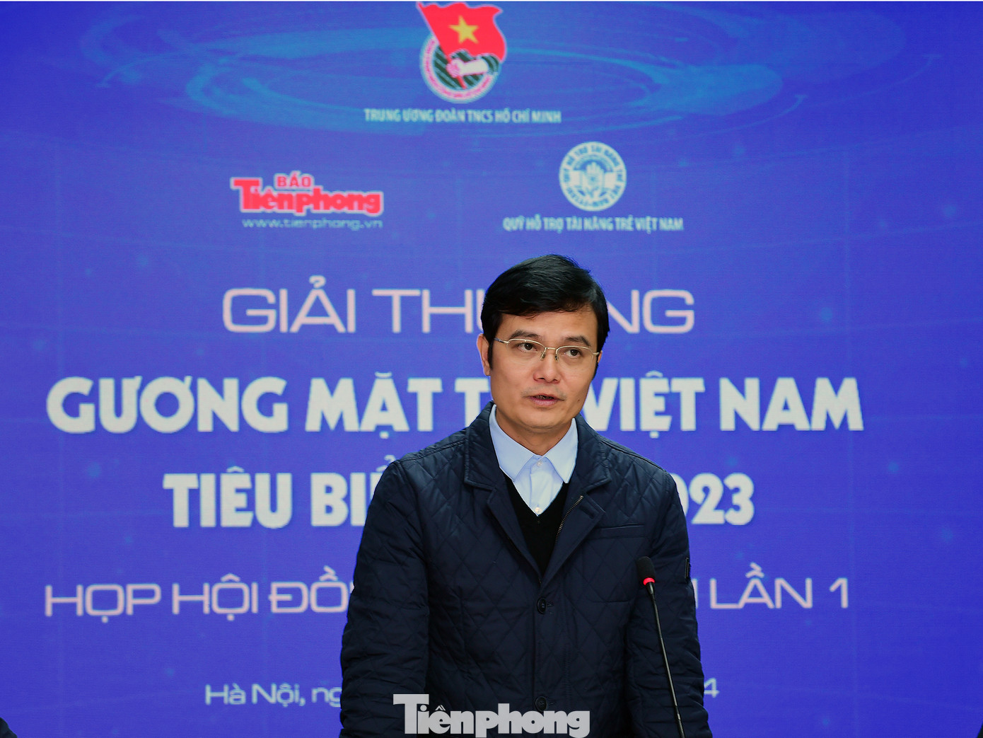 Anh Bùi Quang Huy phát biểu tại cuộc họp.