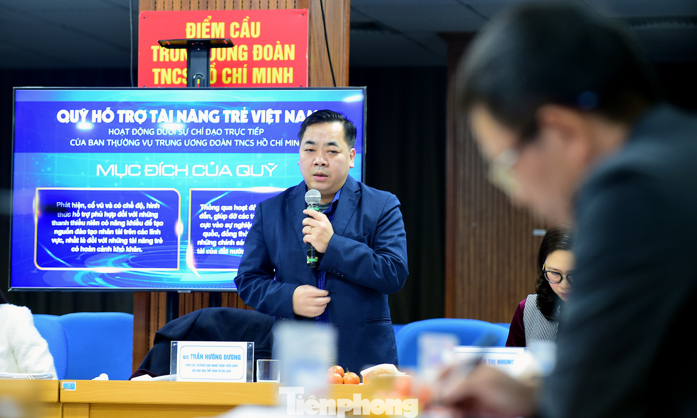 Các thành viên đã tập trung trí tuệ phân tích cụ thể, chi tiết từng hồ sơ, thành tích của các đề cử ở các lĩnh vực để tìm ra gương mặt tiêu biểu nhất.