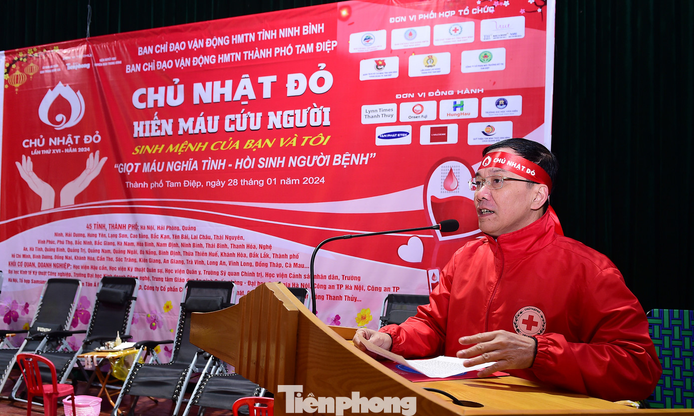 Ông Bùi Trọng Kỳ - Chủ tịch Hội Chữ Thập đỏ tỉnh Ninh Bình phát biểu tại chương trình. Ảnh: Xuân Tùng Ông Bùi Trọng Kỳ - Chủ tịch Hội Chữ Thập đỏ tỉnh Ninh Bình phát biểu tại chương trình. Ảnh: Xuân Tùng