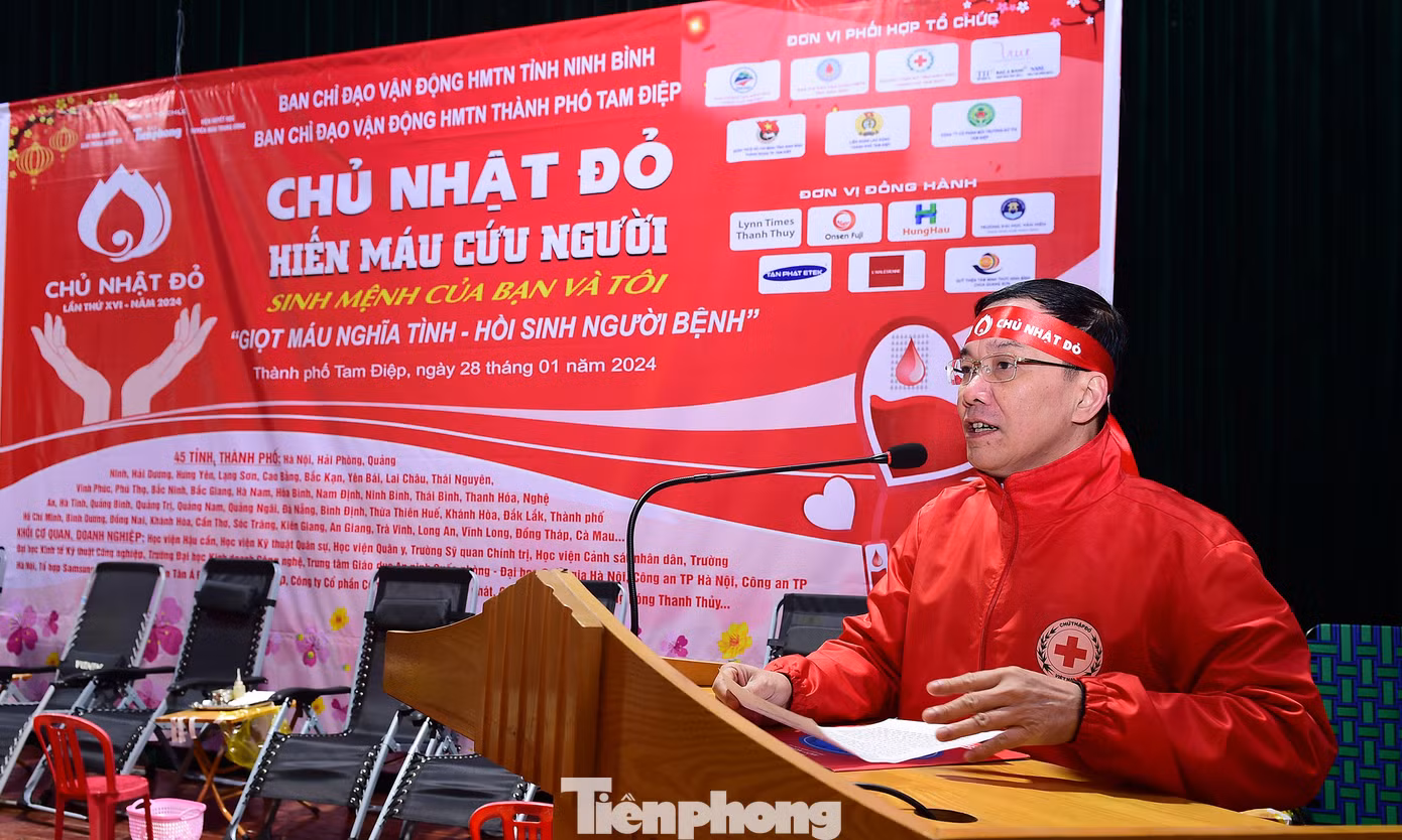 Ông Bùi Trọng Kỳ - Chủ tịch Hội Chữ Thập đỏ tỉnh Ninh Bình phát biểu tại chương trình. Ảnh: Xuân Tùng