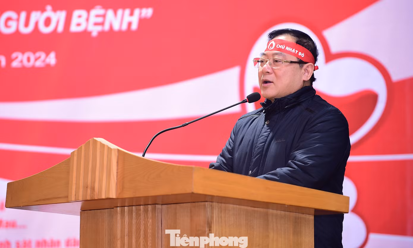 Nhà báo Lê Xuân Sơn - Tổng Biên tập báo Tiền Phong phát biểu tại chương trình. Ảnh: Xuân Tùng