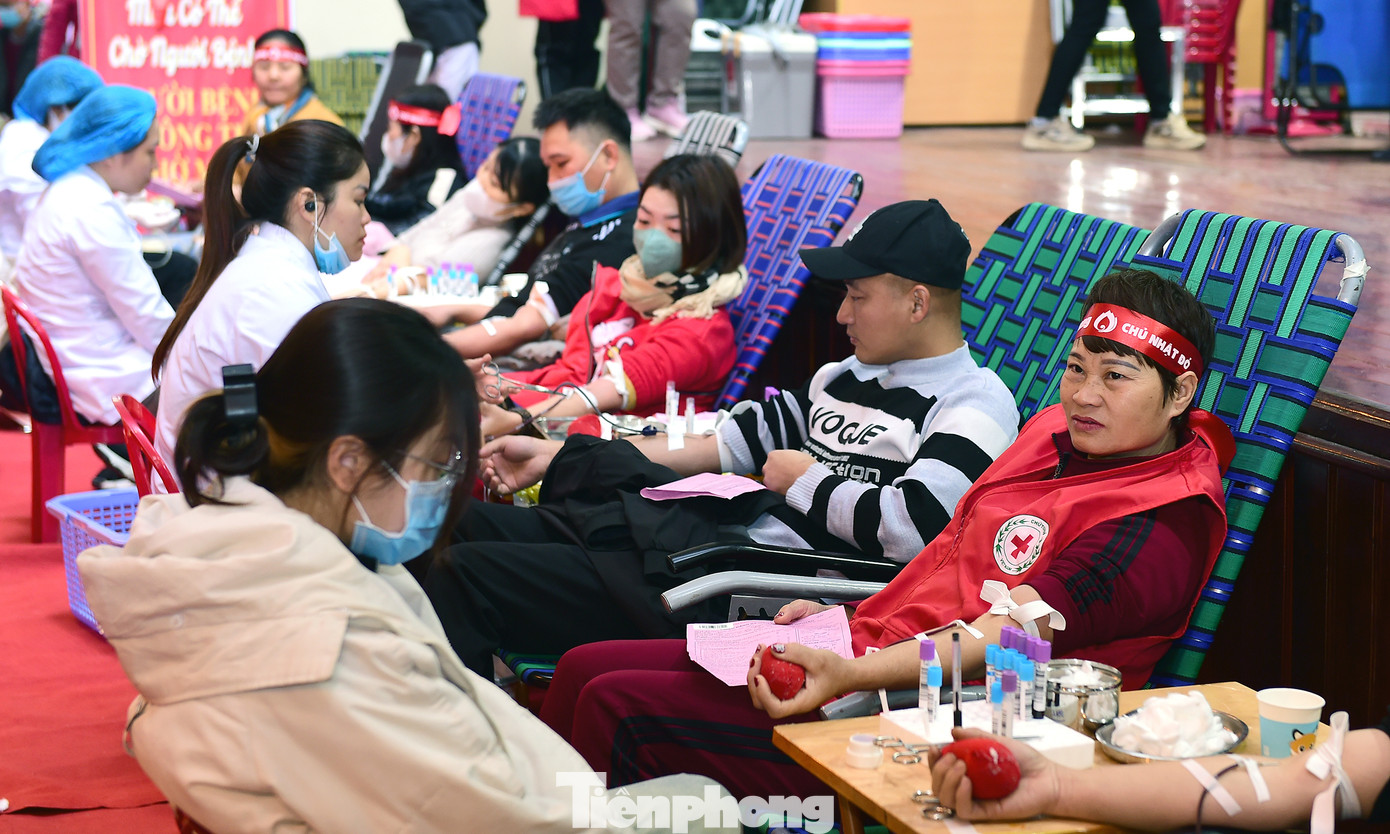 Đông đảo người dân tham gia hiến máu trong chương trình Chủ Nhật Đỏ. Ảnh: Xuân Tùng Đông đảo người dân tham gia hiến máu trong chương trình Chủ Nhật Đỏ. Ảnh: Xuân Tùng