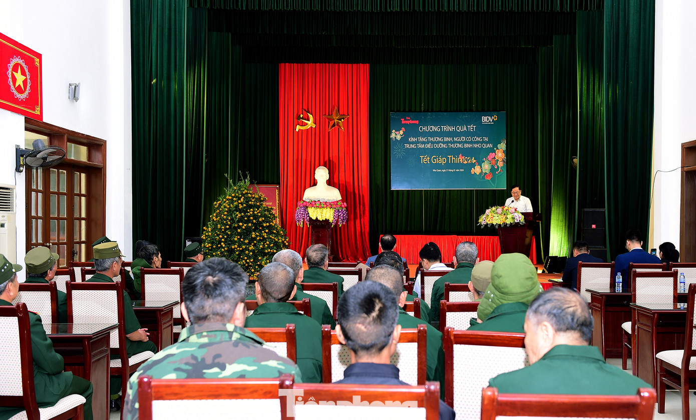 Chương trình diễn ra giản dị và đầm ấm. Ảnh: Xuân Tùng