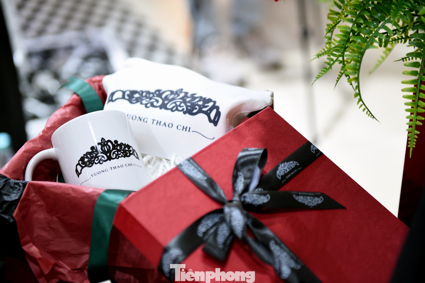 Các bạn sinh viên đã xây dựng nhiều sản phẩm gắn với nhận diện thương hiệu thời trang mình hướng đến. Ảnh: Xuân Tùng