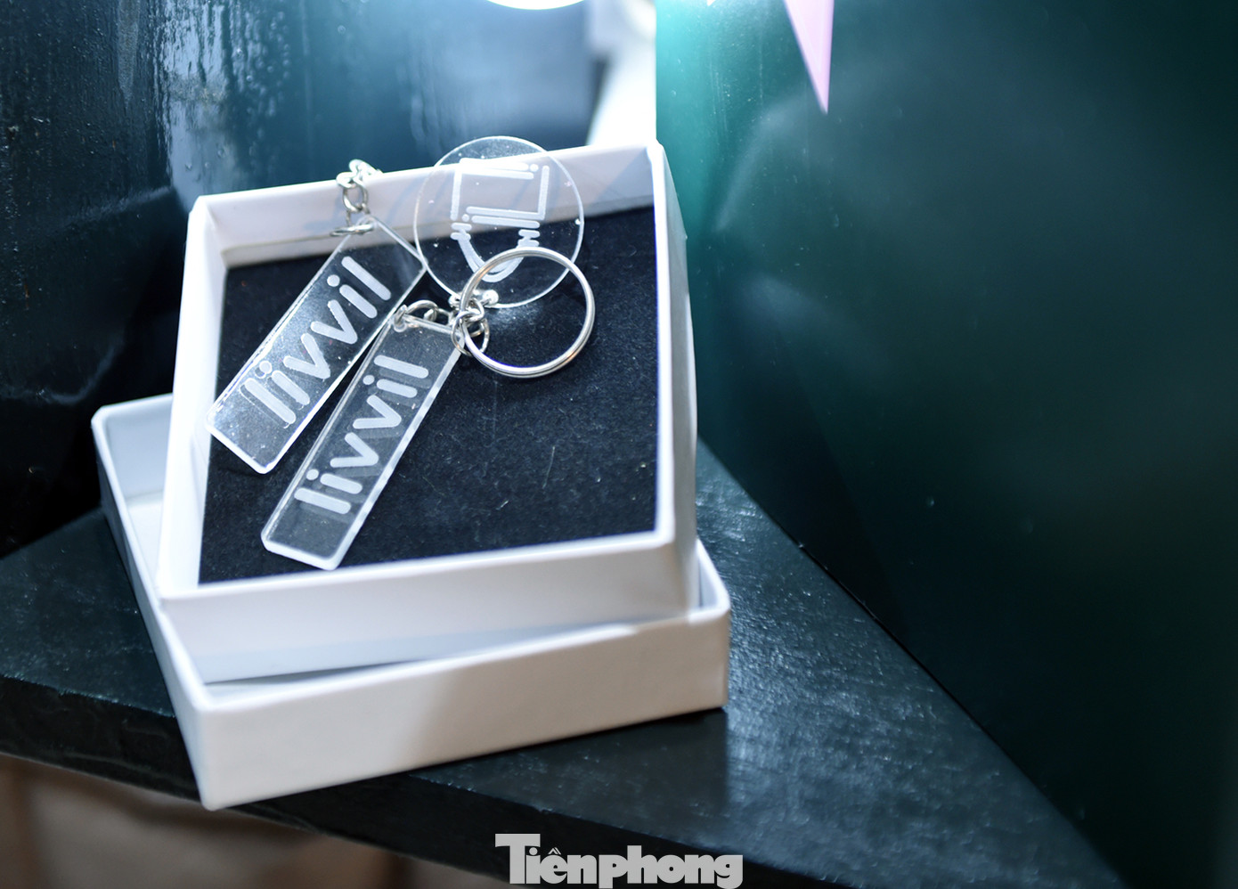 Các bạn sinh viên đã xây dựng nhiều sản phẩm gắn với nhận diện thương hiệu thời trang mình hướng đến. Ảnh: Xuân Tùng